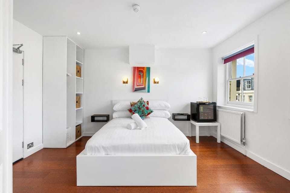 Bed, Photo of the whole room, Bedroom