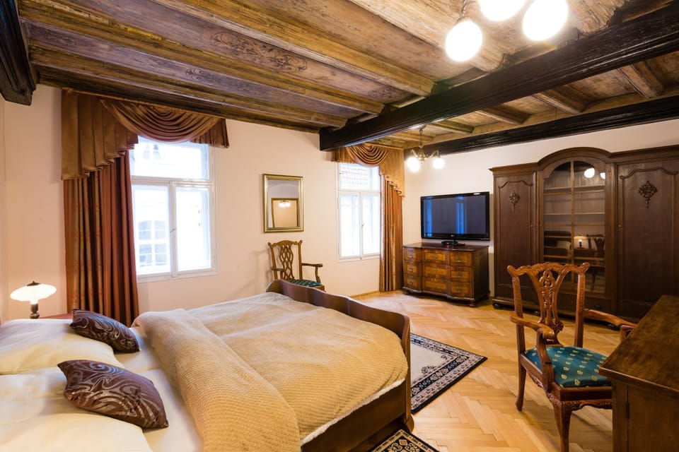 Bed, TV and multimedia, Photo of the whole room, Bedroom, wardrobe