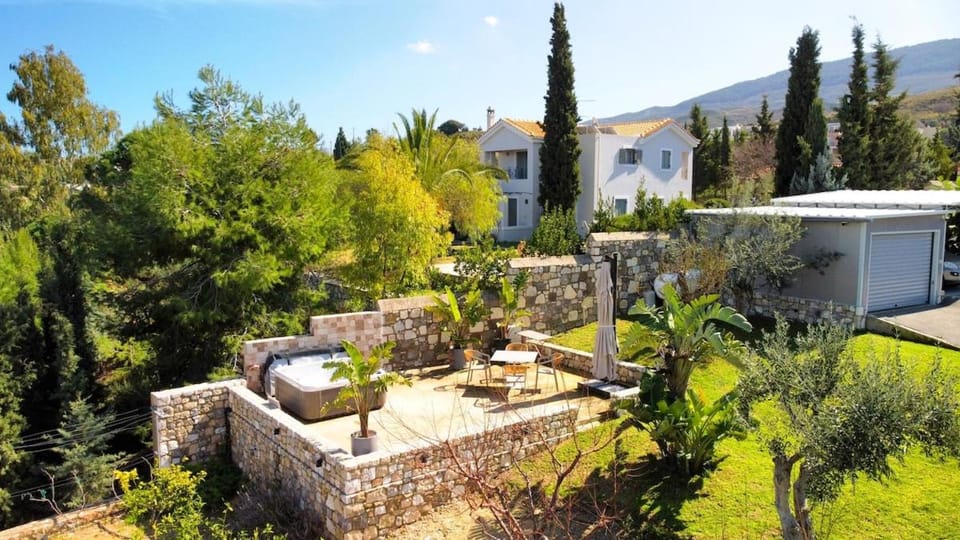 Patio, Natural landscape, Hot Tub, Garden view
