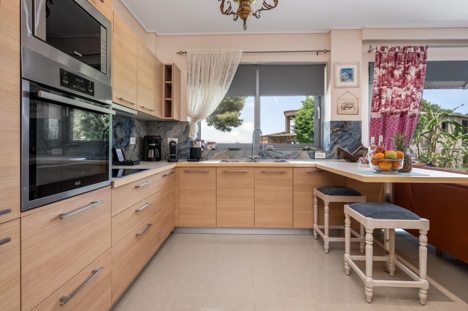 Kitchen or kitchenette, dishwasher, oven, stove