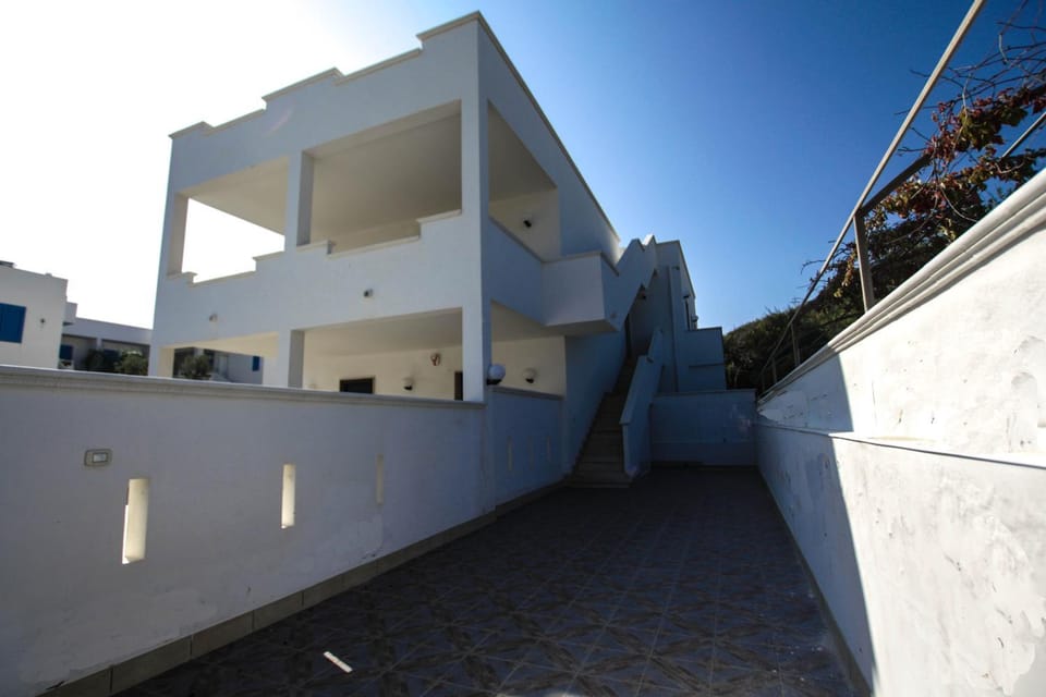 Property building, Facade/entrance, Parking