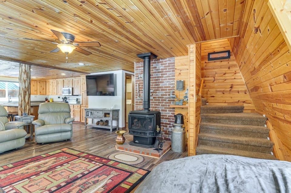 Nature Lover’s Retreat! Family Duck Creek Cabin Cabin in Utah