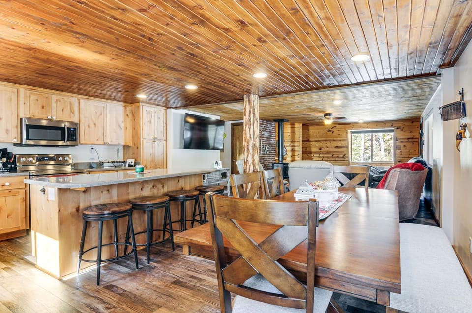 Nature Lover’s Retreat! Family Duck Creek Cabin Cabin in Utah