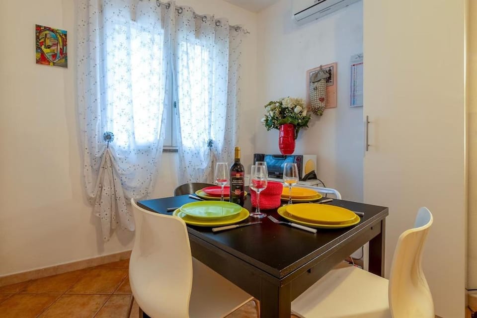 Living room, Dining area, air conditioner