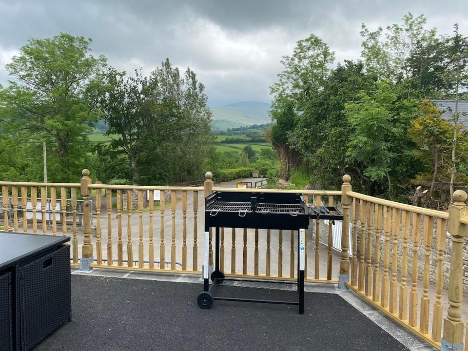 BBQ facilities, View (from property/room), Balcony/Terrace, Mountain view