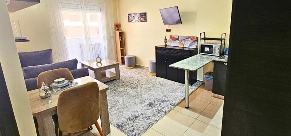 TV and multimedia, Living room, Seating area, Dining area, microwave