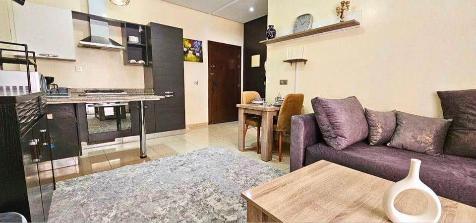 Kitchen or kitchenette, Living room, Seating area, Dining area, minibar, stove