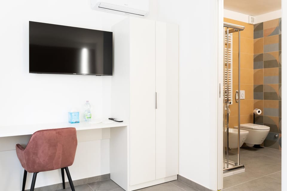TV and multimedia, air conditioner