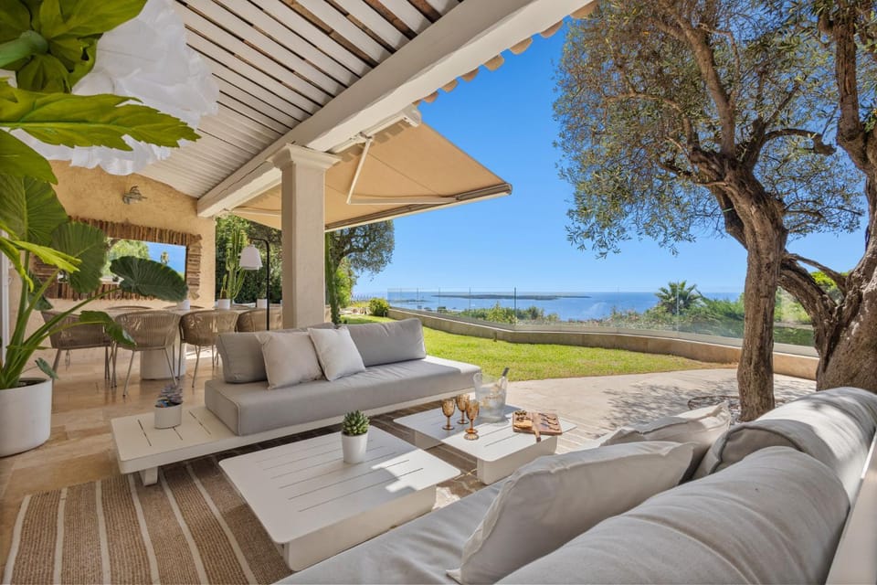 FRGK Luxury Sea View Villa ANITA Heated Pool 7 Bedrooms Cannes Villa in Cannes