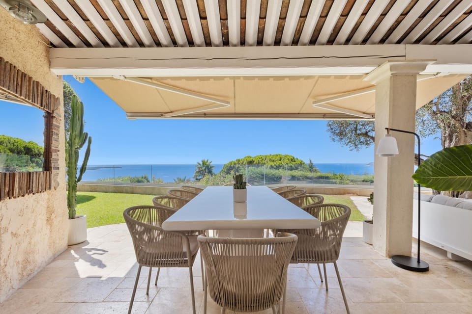 FRGK Luxury Sea View Villa ANITA Heated Pool 7 Bedrooms Cannes Villa in Cannes