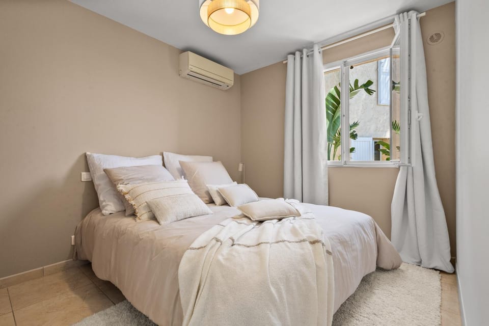 FRGK Luxury Sea View Villa ANITA Heated Pool 7 Bedrooms Cannes Villa in Cannes