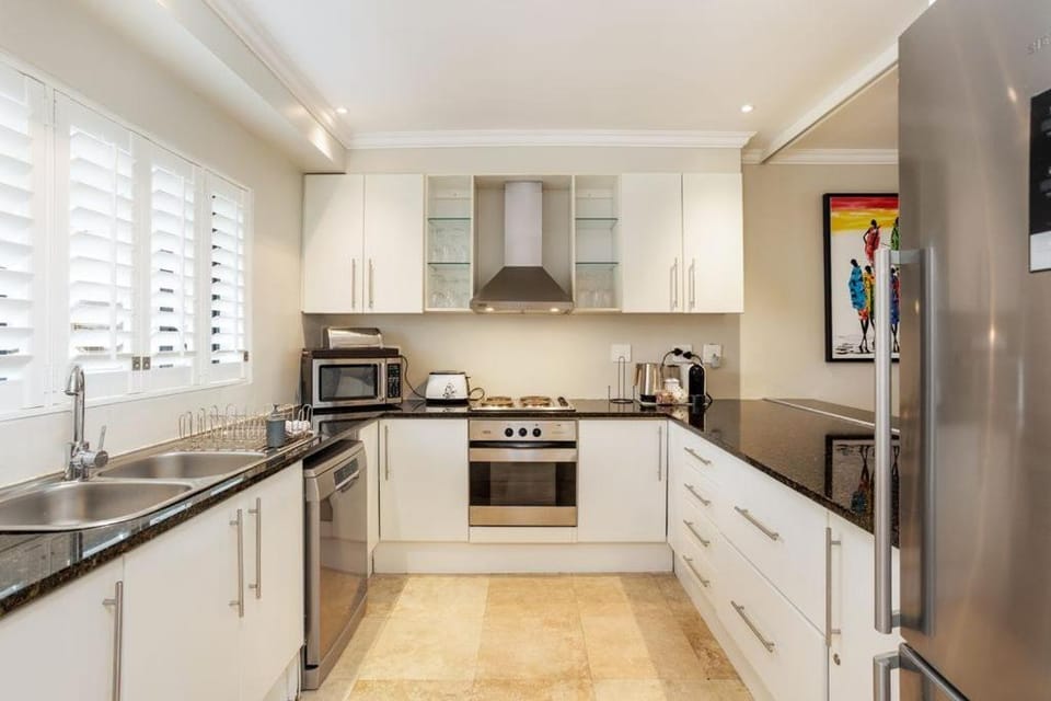 Coffee/tea facilities, Kitchen or kitchenette, dishwasher, oven, stove, toaster