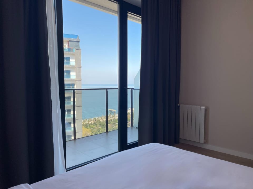 Natural landscape, View (from property/room), Balcony/Terrace, Bedroom, Sea view