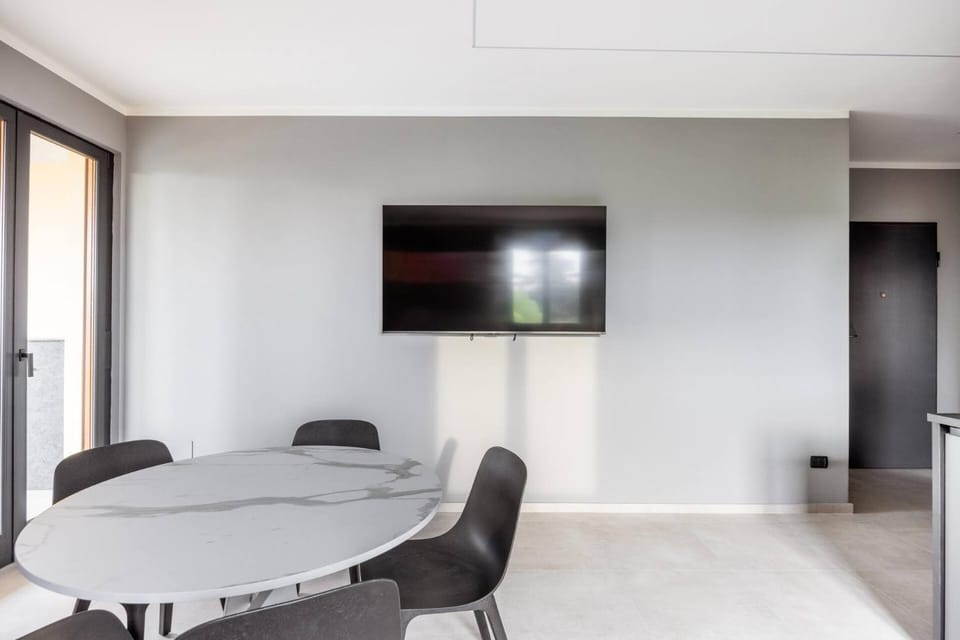 Communal lounge/ TV room, TV and multimedia, Lunch