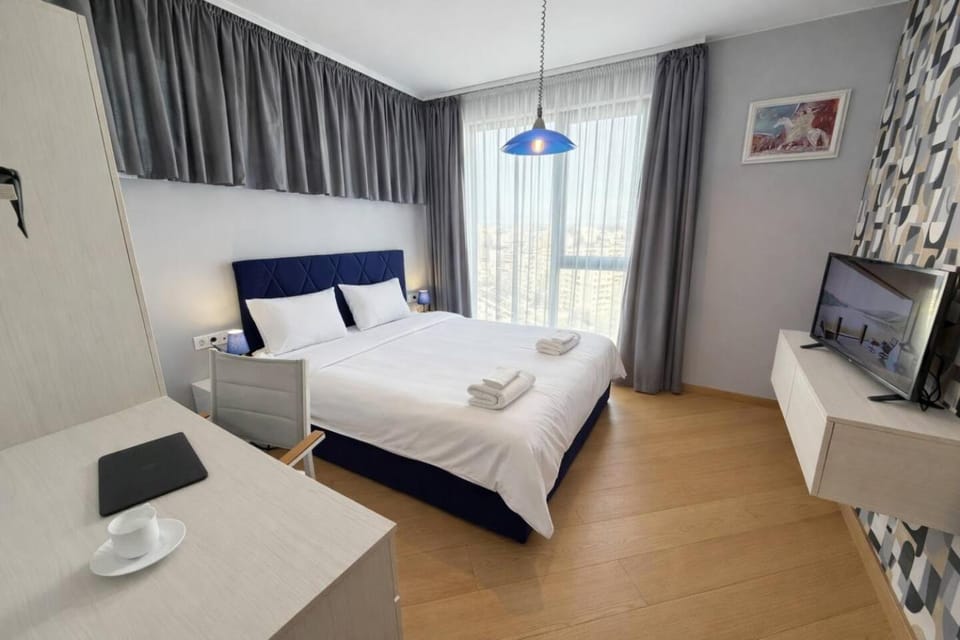 Bed, TV and multimedia, Bedroom, towels, air conditioner