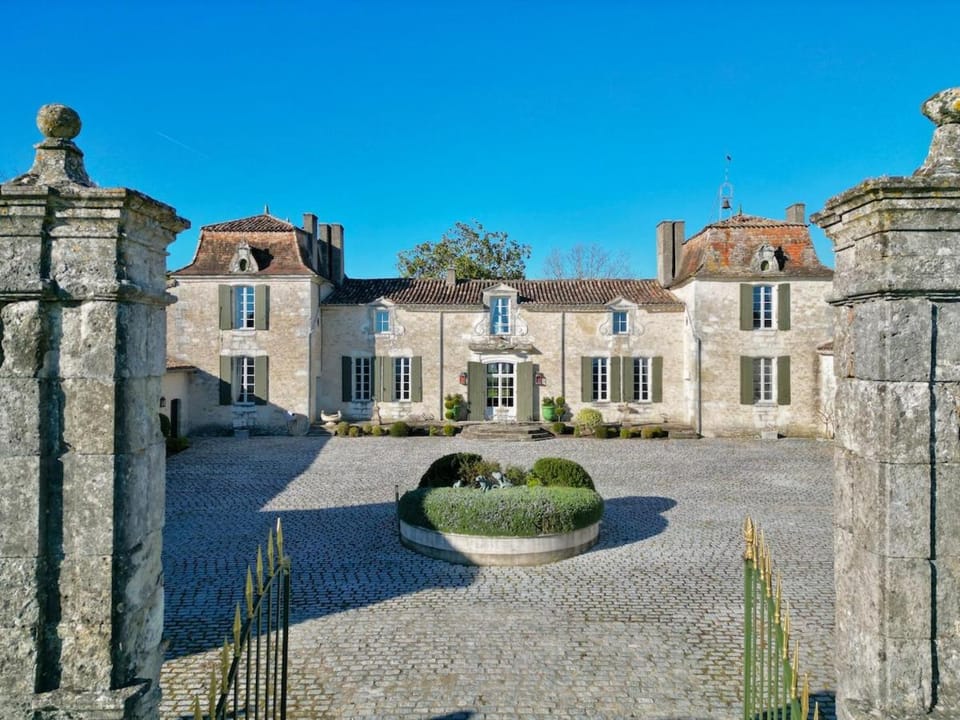 Somptueux Château de la Raye au cœur des vignobles Villa in Nouvelle-Aquitaine