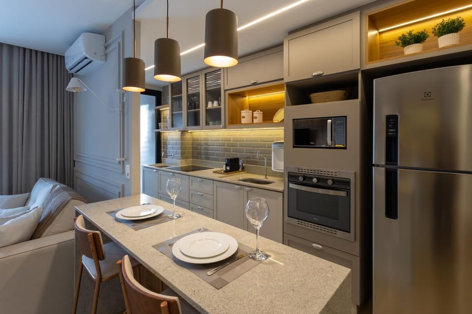 Kitchen or kitchenette, Dining area, oven, stove