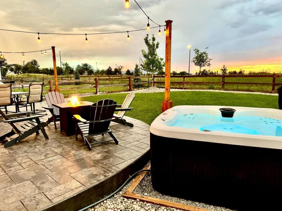 Sauna, Gym, Hot Tub and 4bd Home House in Loveland