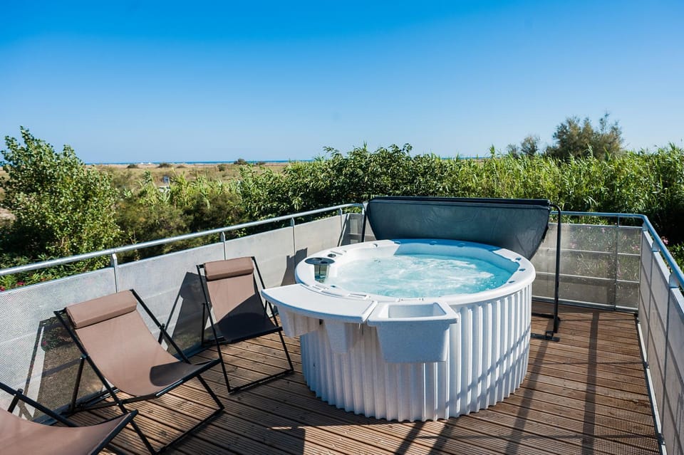 Patio, Day, Natural landscape, Hot Tub, View (from property/room), Balcony/Terrace, sunbed