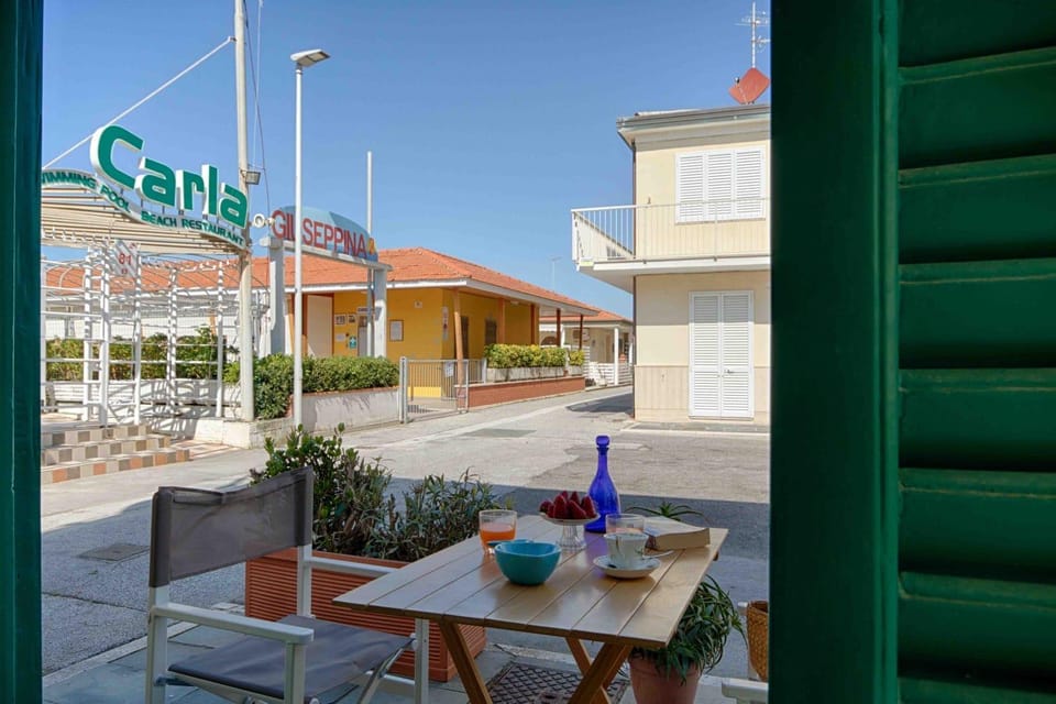 Casa Patrizia - Elegant two bedroom seafront house on Viareggio Promenade House in Viareggio