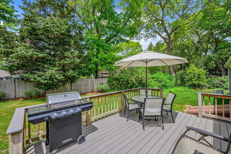 Cozy Cape Escape Near Beaches Dining House in Centerville