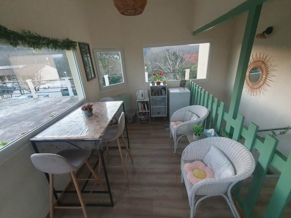 Coffee/tea facilities, Seating area