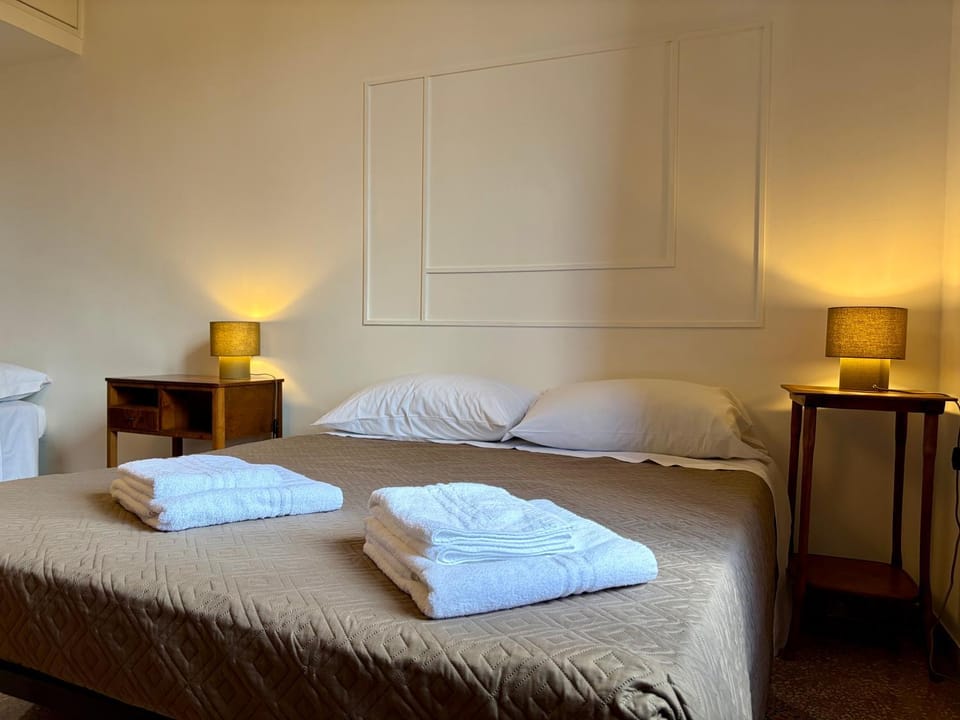 Bed, Photo of the whole room, Bedroom, towels, air conditioner