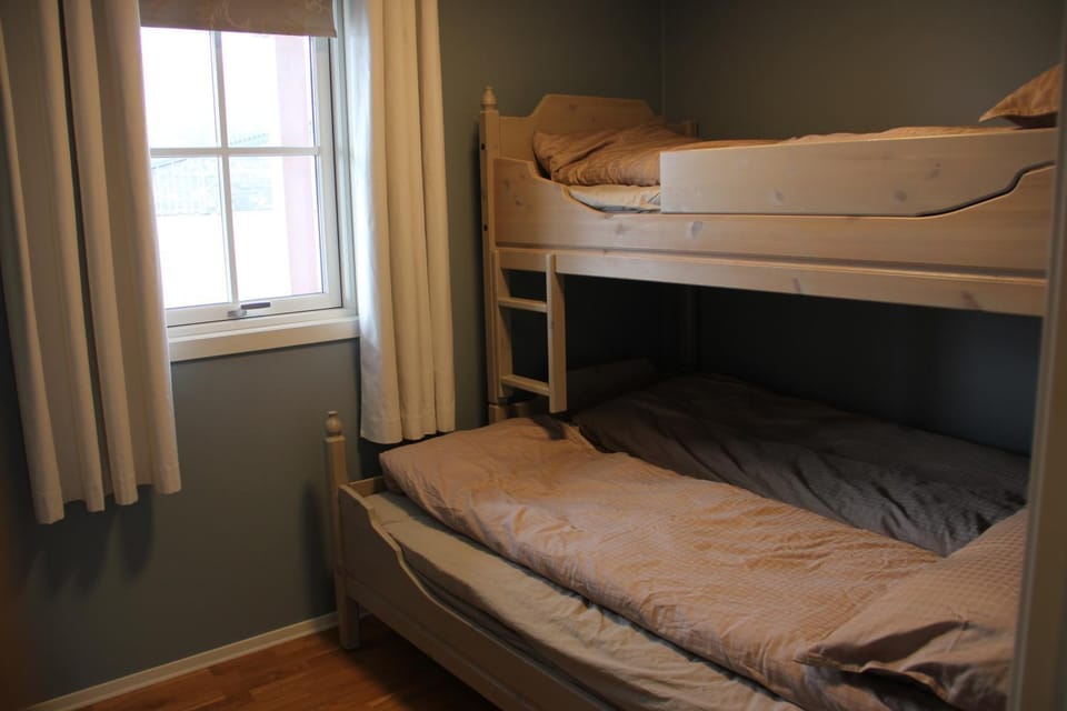Bed, Bedroom, bunk bed, Family