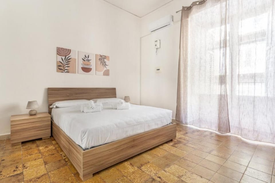 Bedroom, towels