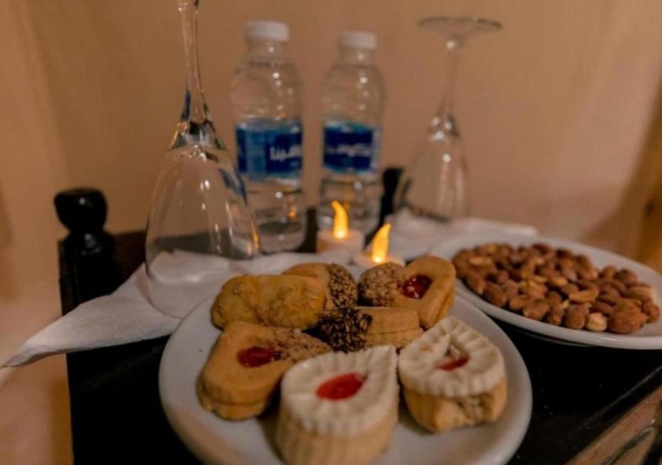 Food and drinks, Food, Buffet breakfast, Lunch, Dinner, Drinks
