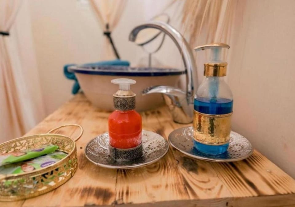 Kitchen or kitchenette, Food and drinks, Food, Drinks