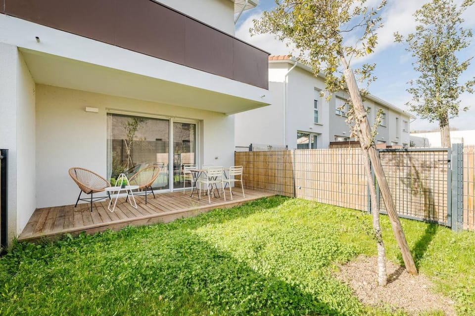 Property building, Patio, Garden