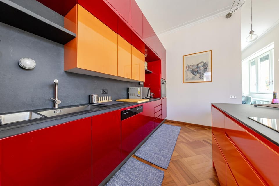 Coffee/tea facilities, Kitchen or kitchenette, dishwasher, microwave, oven, stove