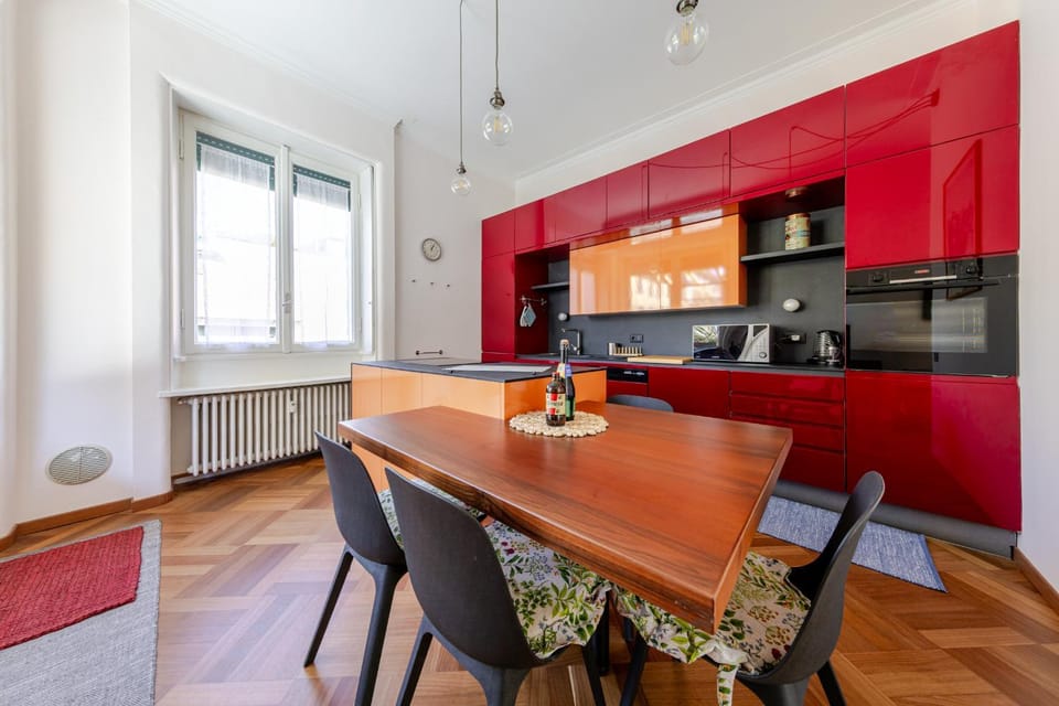 Coffee/tea facilities, Kitchen or kitchenette, microwave, oven, stove, kitchen