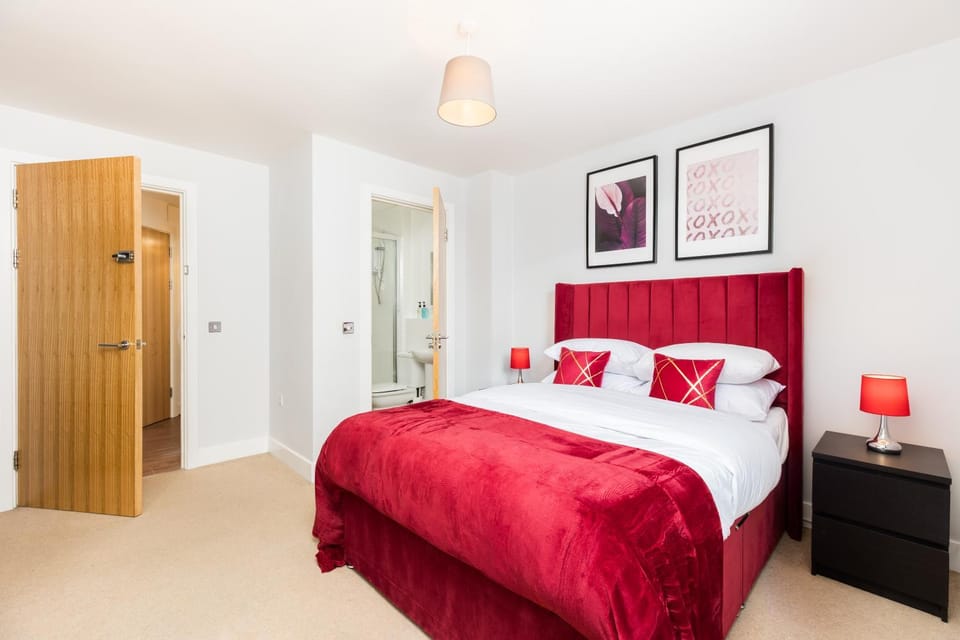 Shower, Toilet, Bedroom, heating