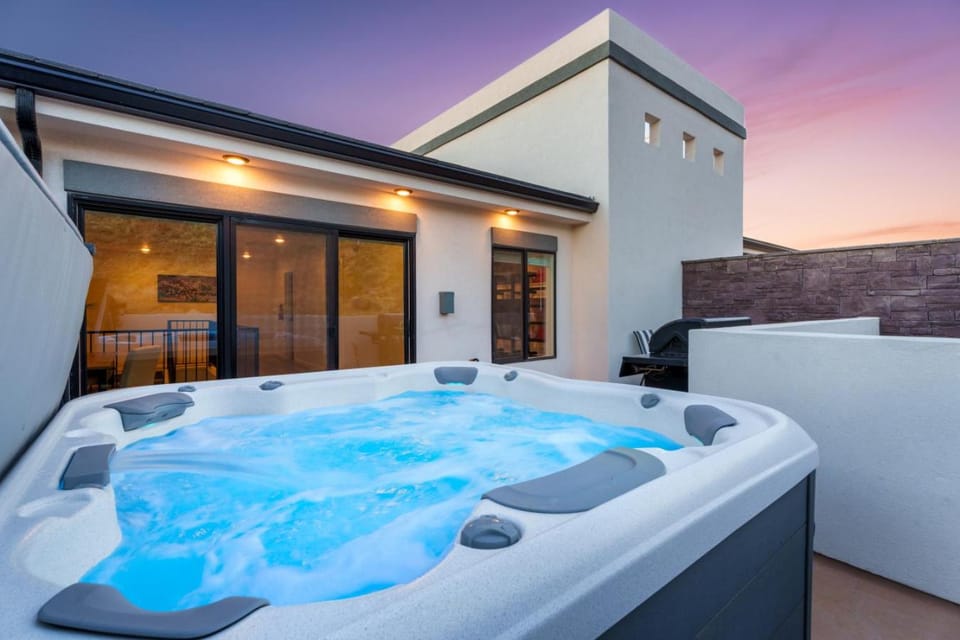 Property building, Hot Tub