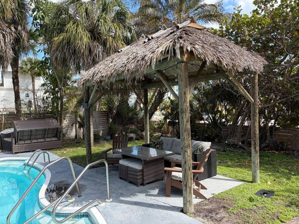 Indian Rocks Beach Cottage Compound House in Indian Rocks Beach