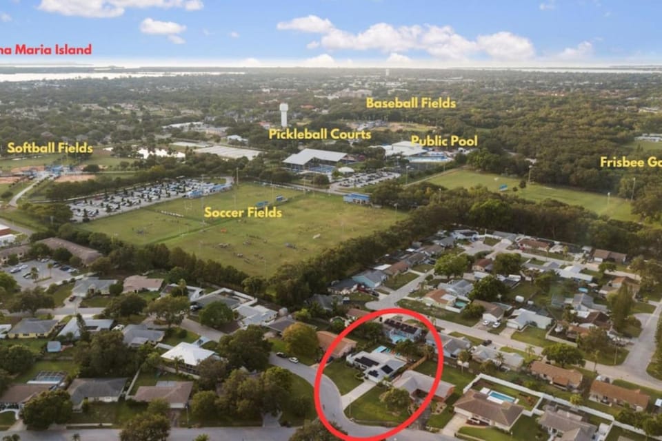 Fancy Retreat - Luxury-Pool-BBQ-Karaoke House in Bradenton