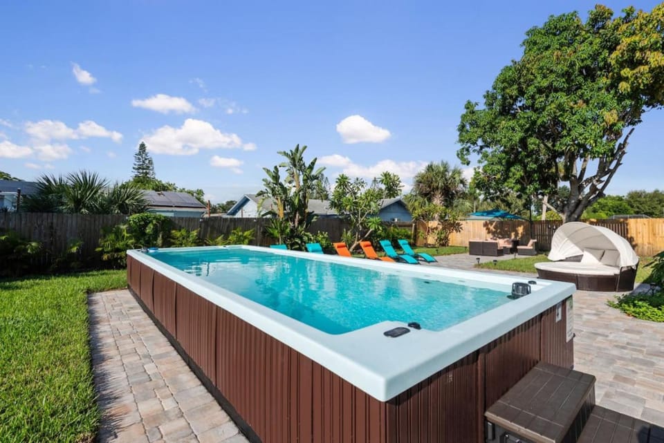 Fancy Retreat - Luxury-Pool-BBQ-Karaoke House in Bradenton