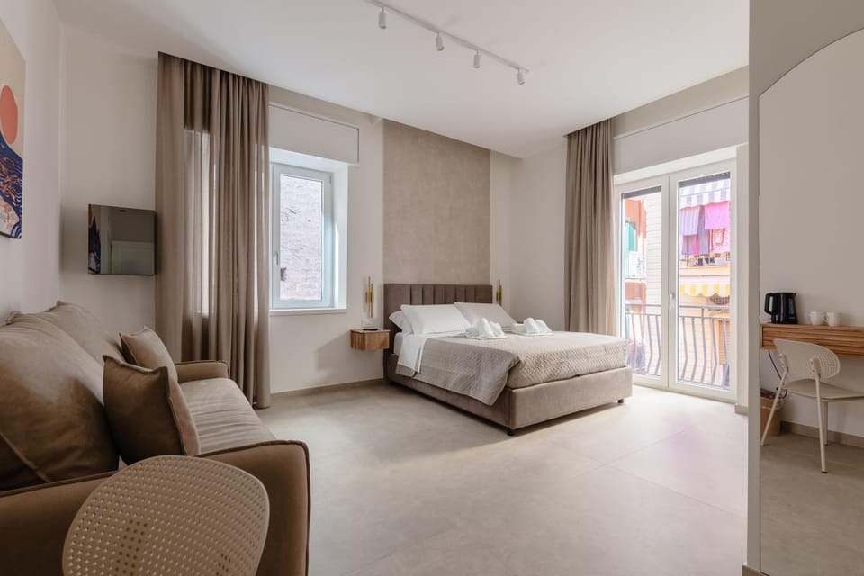 Bed, Bedroom, minibar