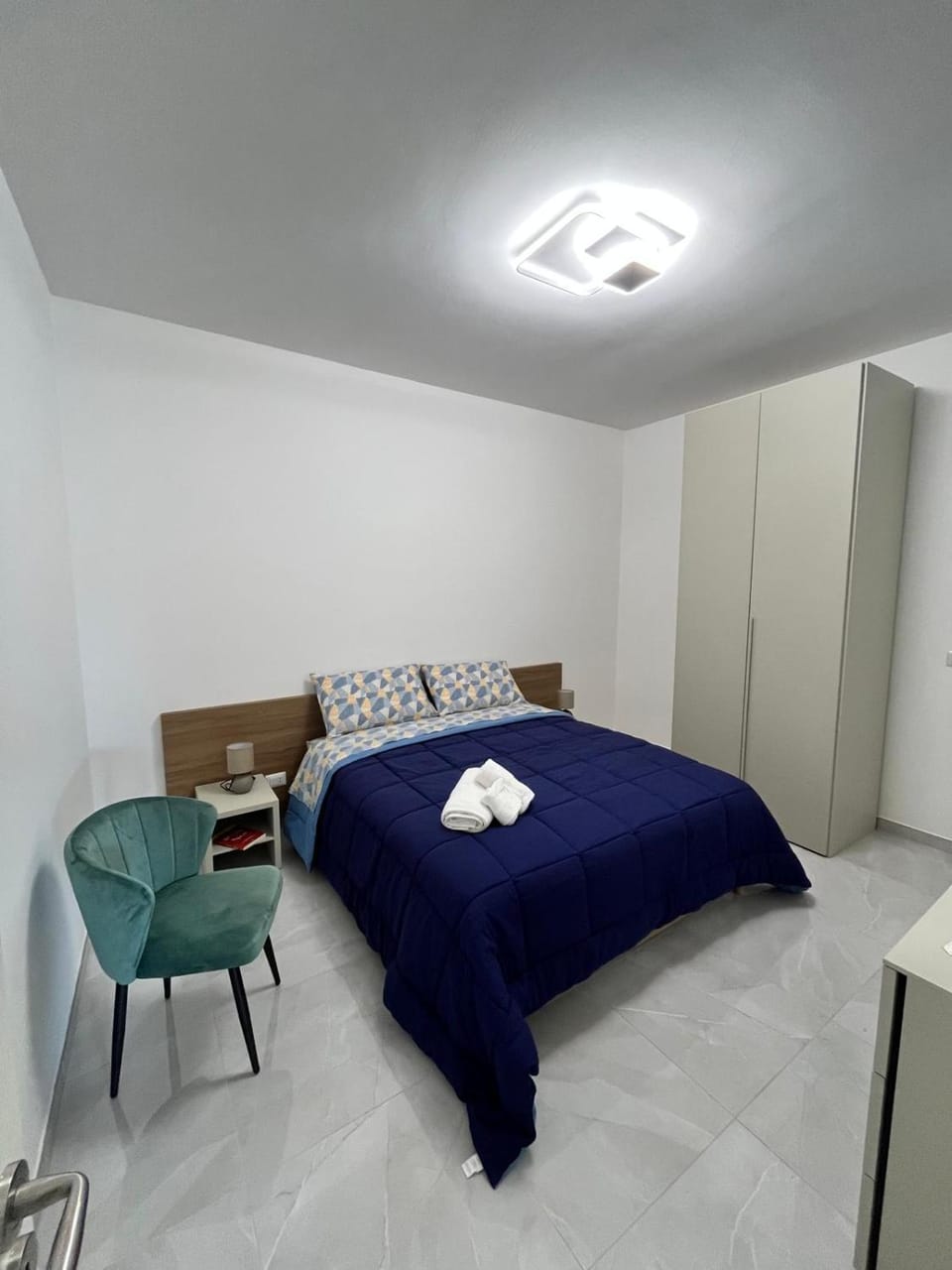 Bed, Photo of the whole room, Bedroom, wardrobe