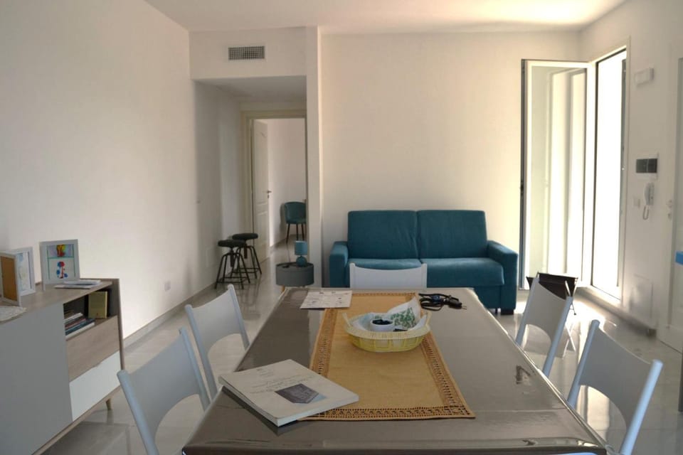 Living room, Decorative detail, Seating area, Dining area