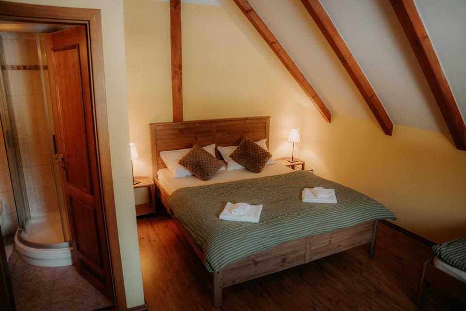Bed, Photo of the whole room, Bedroom, towels