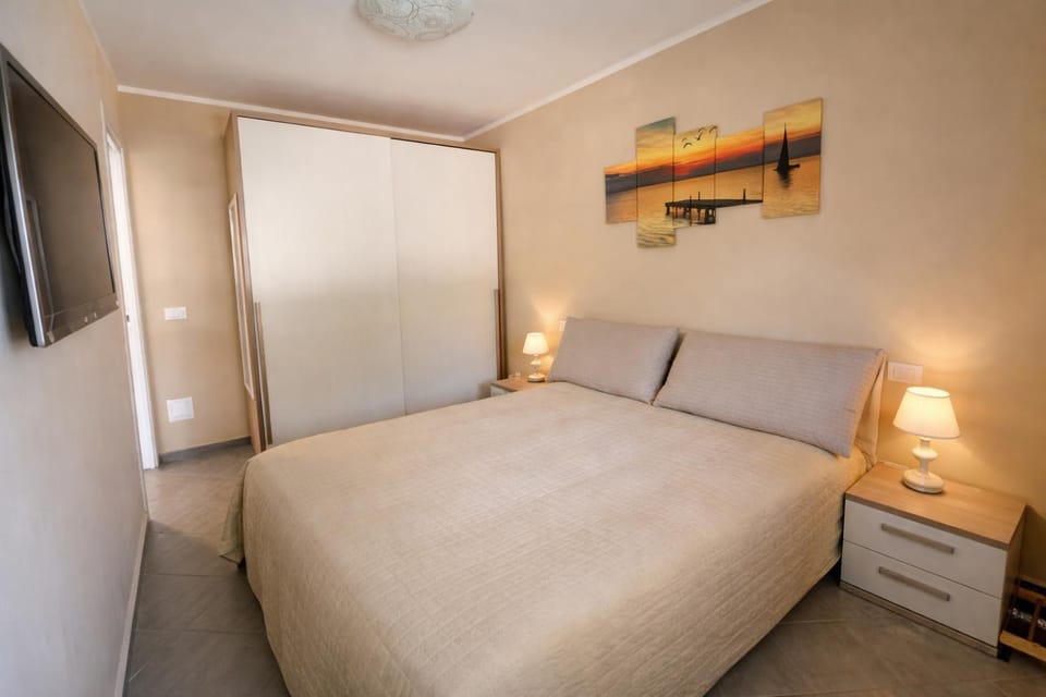 TV and multimedia, Bedroom, wardrobe