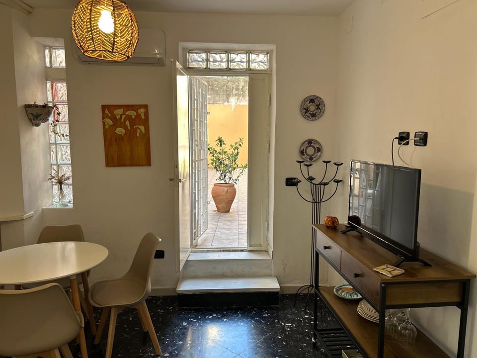 Communal lounge/ TV room, Kitchen or kitchenette