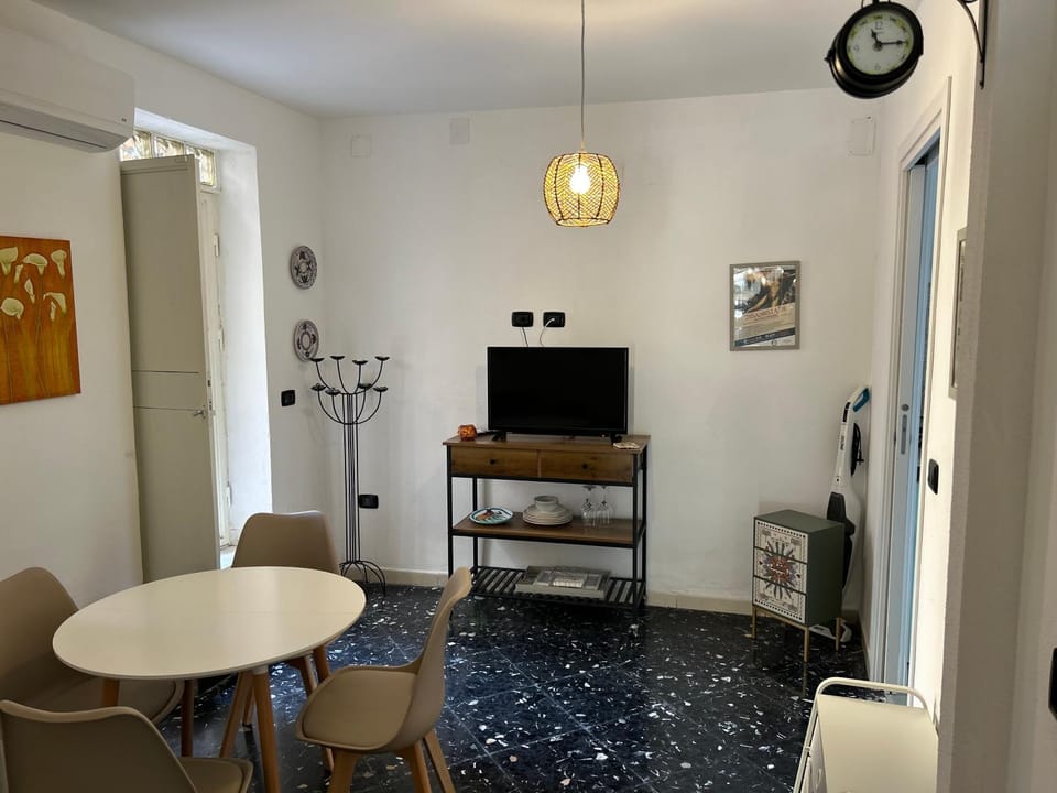 Communal lounge/ TV room, Kitchen or kitchenette, Living room, Seating area