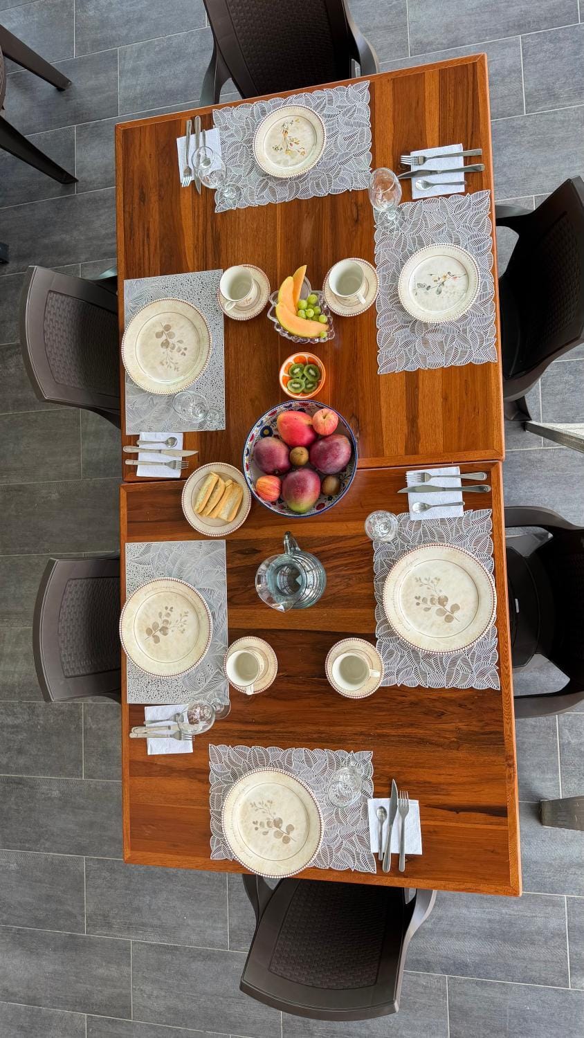 Restaurant/places to eat, Food and drinks, Dining area, Breakfast, Lunch, Dinner, Drinks