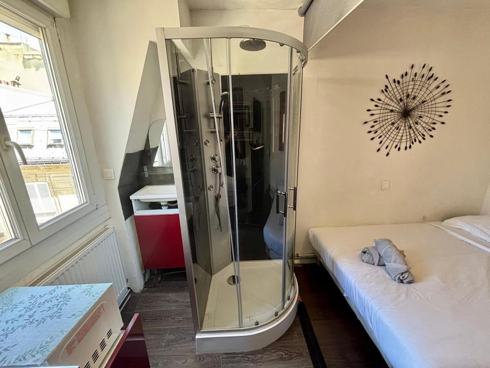 Studio 2 Colisée Champs Elysées Apartment in Paris