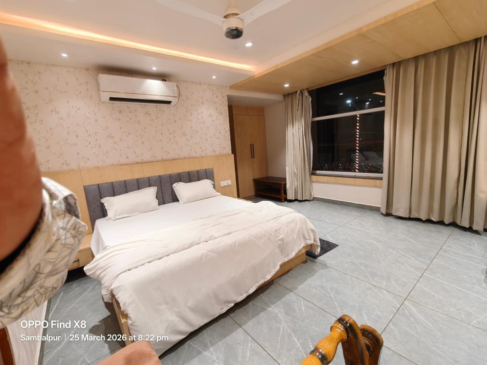Bed, Photo of the whole room, Bedroom, air conditioner