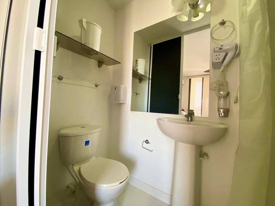 Shower, Bathroom, towels